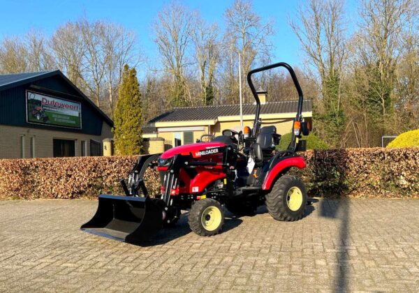 Yanmar SA 222 HST met minloader voorlader