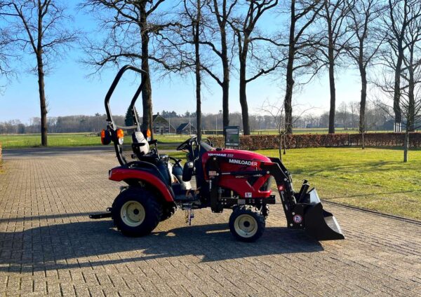 Yanmar SA 222 HST met minloader voorlader - Afbeelding 5